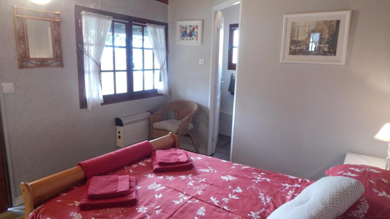 The Petite Chalet Chambre D'Hotes L'Isle-Jourdain  Exterior photo