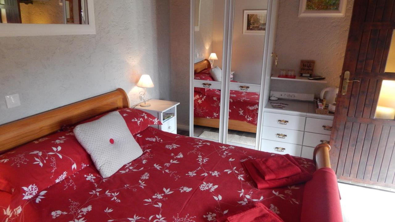 The Petite Chalet Chambre D'Hotes L'Isle-Jourdain  Exterior photo