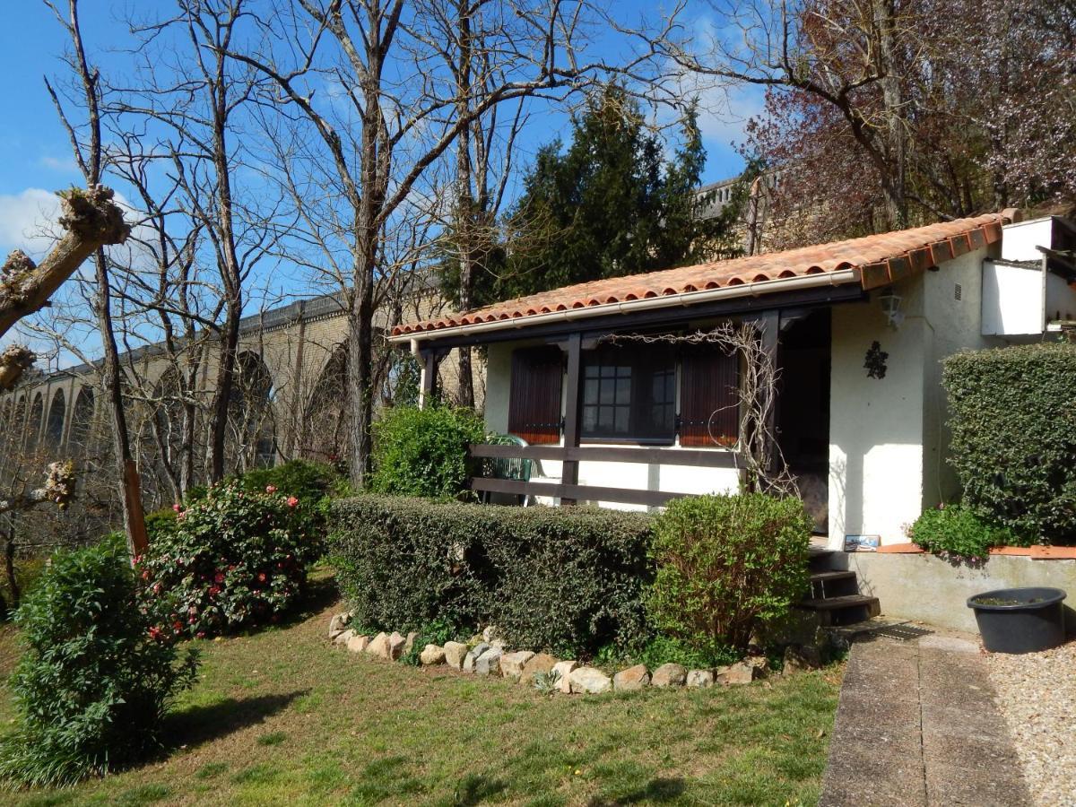 The Petite Chalet Chambre D'Hotes L'Isle-Jourdain  Exterior photo
